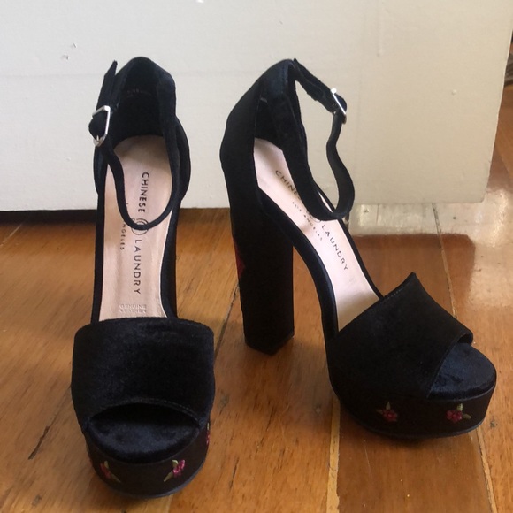 SOLD Chinese Laundry Ariana Heels - Picture 5 of 6